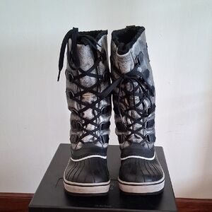 Sorel Black and Gray Winter Boots